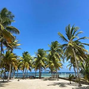 Le De Castaing Sur Privee Sainte-Anne (Grande-Terre)